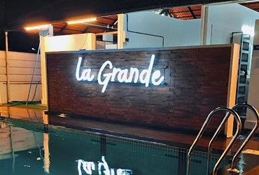 La Grande Swimming Pool & Café