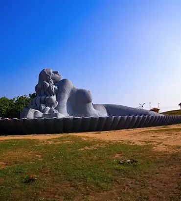 Shankumugham Beach in Thiruvananthapuram with Sagarkanya mermaid sculpture and Arabian Sea shoreline